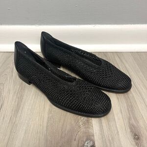 Stuart Weitzman Flats Women’s 9 Narrow Black Woven and Mesh New